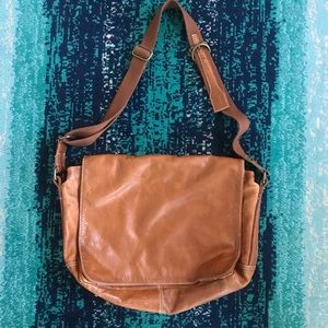 Perry Ellis Vintage Brown Leather Messenger Bab